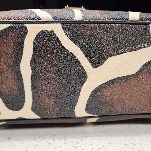 Tote - Picture 4 of 7